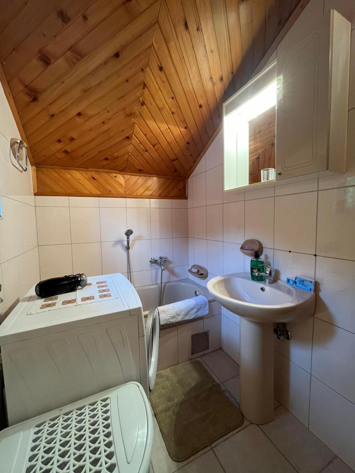 Guesthouse Vratnik ซาราเยโว ภายนอก รูปภาพ